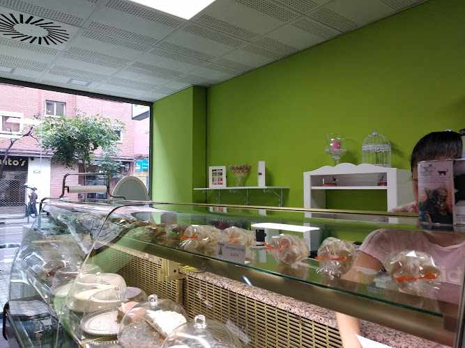 Fotografia tomada fuera de Golosas Más que Tartas - Pastelería especializada en tartas nupciales en Zaragoza, Zaragoza