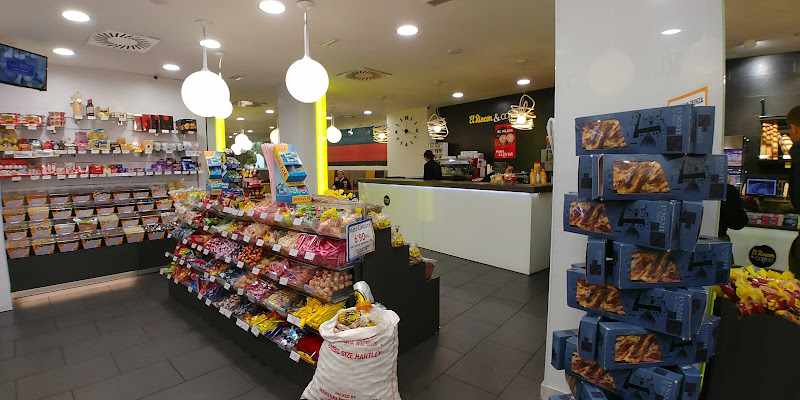 Fotografia tomada fuera de El Rincón & Coffee - Cafetería en Zaragoza, Zaragoza