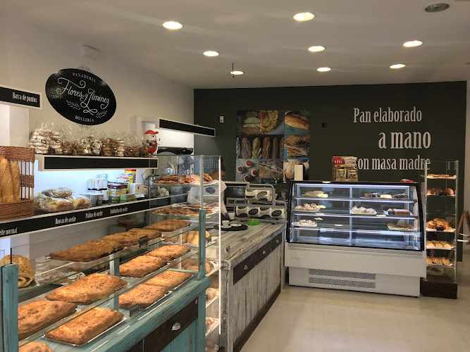 Fotografia tomada fuera de Panadería Flores y Jiménez - Panadería en Ávila, Ávila