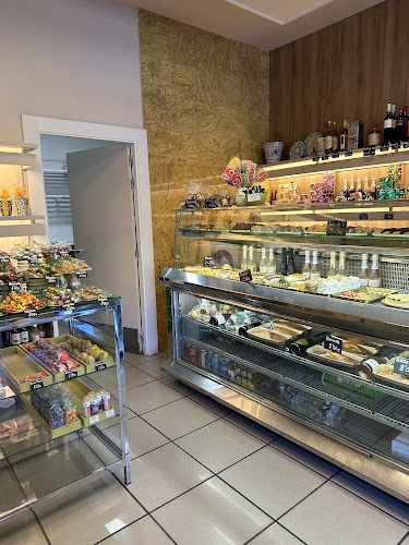 Fotografia tomada fuera de Pasteleria Gilmir ROMAREDA - Pastelería en Zaragoza, Zaragoza