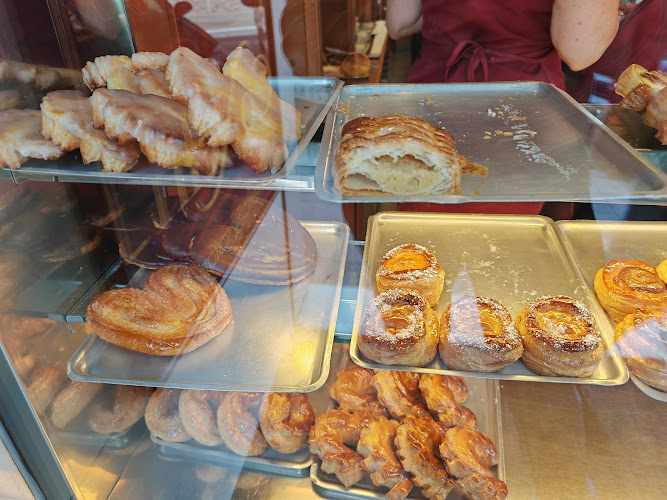 Fotografia tomada fuera de Confitería Conchi - Pastelería en Pola de Laviana, Asturias