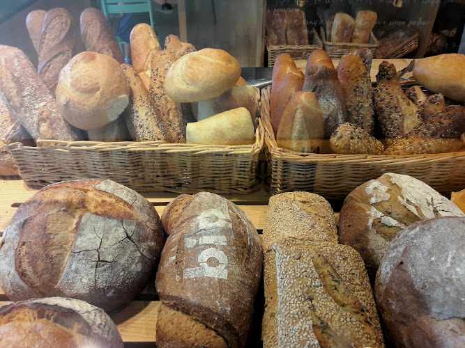 Fotografia tomada fuera de Ca la Lourdes - Tienda de alimentación en Ventalló, Girona