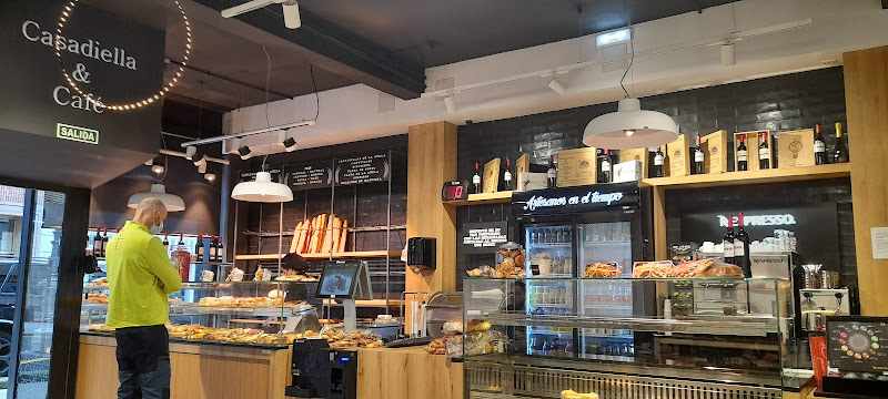 Fotografia tomada fuera de Casadiella & cafe - Panadería en Oviedo, Asturias