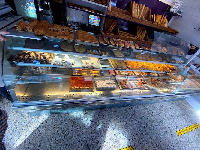 Fotografia tomada fuera de Panadería y confitería Rey - Panadería en Noreña, Asturias