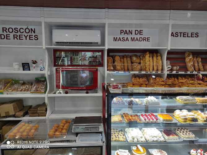 Fotografia tomada fuera de Pastelería La Exquisita - Pastelería en Leganés, Madrid