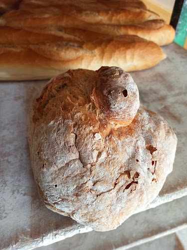 Fotografia tomada fuera de Panadería pastelería alimentación Castreje - Panadería en Morpeguite, A Coruña