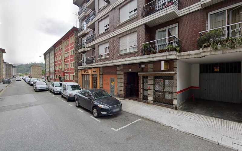 Fotografia tomada fuera de El Chuscu y La Masera - Panadería en Langreo, Asturias