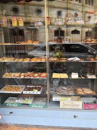 Fotografia tomada fuera de Panadería Fina - Panadería en Murcia, Murcia