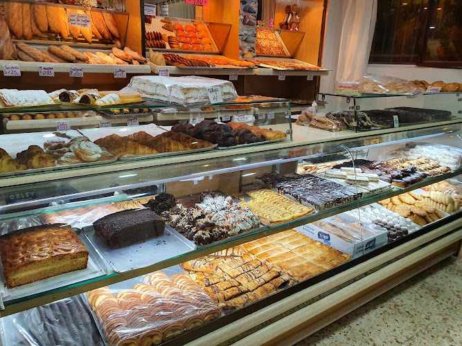 Fotografia tomada fuera de Panadería Confitería María José - Panadería en Murcia, Murcia