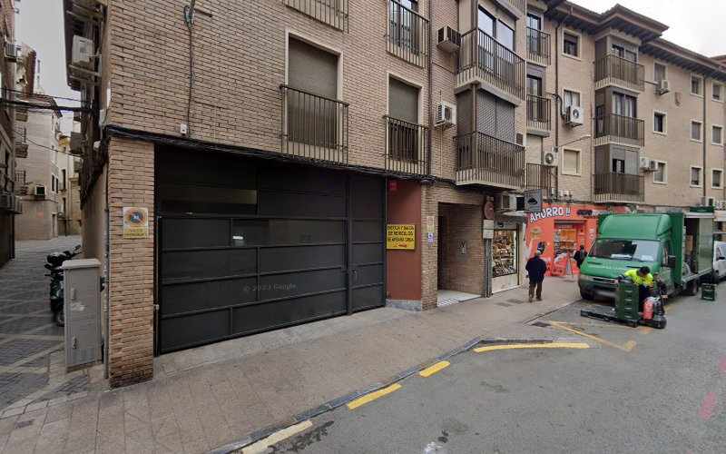 Fotografia tomada fuera de Panadería y Pastelería Lucie Obrador - Punto de recogida - Pastelería francesa en Murcia, Murcia