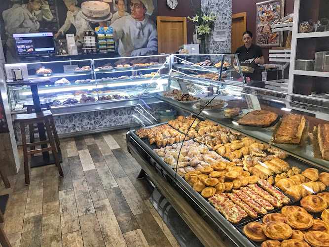 Fotografia tomada fuera de Confitería Carlos S L - Pastelería en Murcia, Murcia