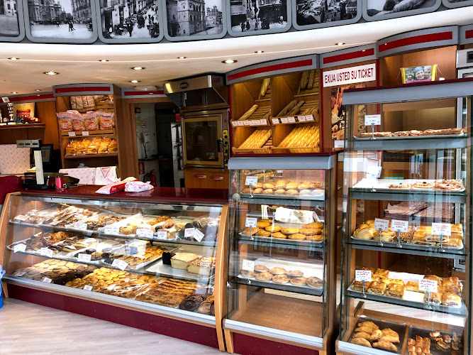 Fotografia tomada fuera de Confitería Consuegra S.L - Pastelería en Murcia, Murcia