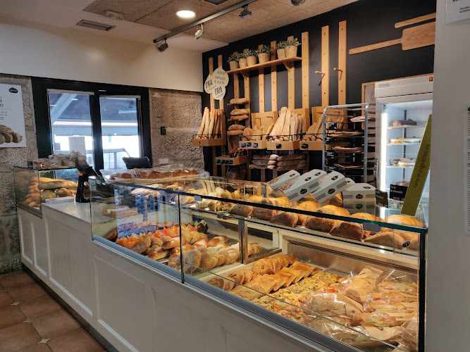 Fotografia tomada fuera de Panadería Pastelería Iglesias - Panadería en San Cibrán, Pontevedra