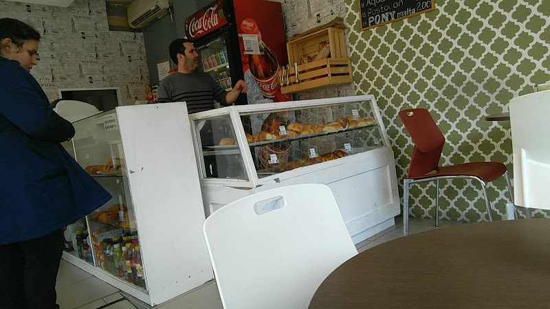 Fotografia tomada fuera de Panadería Tartas y Mãs - Panadería en Madrid, Madrid