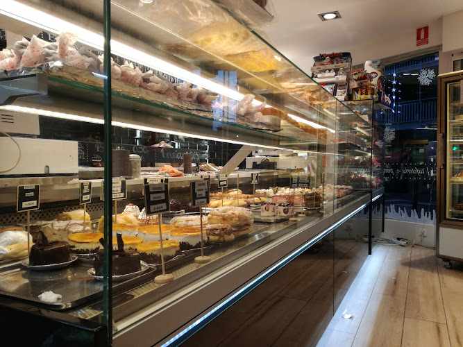 Fotografia tomada fuera de Pastelería Delgado - Pastelería en Madrid, Madrid