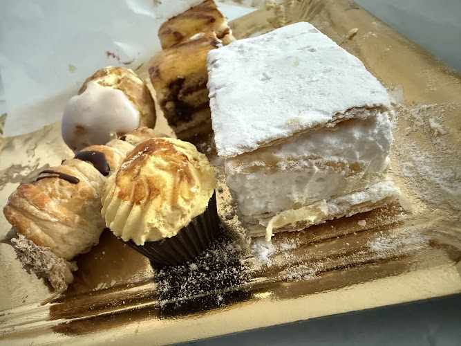 Fotografia tomada fuera de Confitería Guillén Obrador - Pastelería en Huelva, Huelva