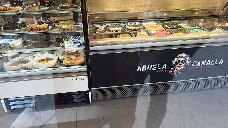 Fotografia tomada fuera de Pastelería Abuela Canalla - Pastelería en Huelva, Huelva