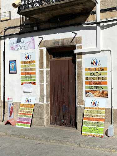 Fotografia tomada fuera de Panadería Ana - Panadería en Hervás, Cáceres