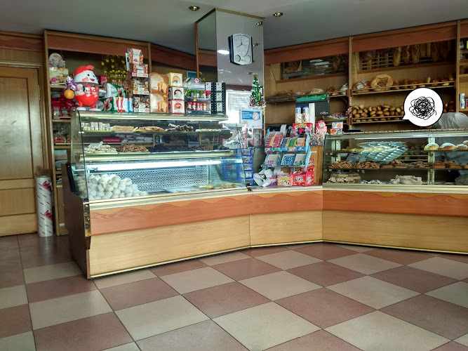 Fotografia tomada fuera de Panaderia Portaña - Panadería en Hellín, Albacete