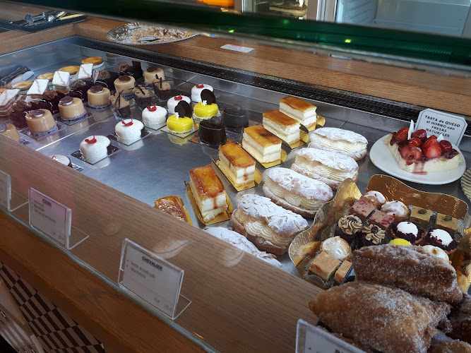 Fotografia tomada fuera de JUARREÑO Soportales de Antón - Cafetaría en Burgos, Burgos