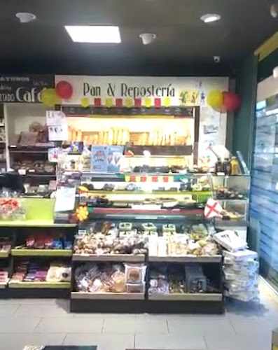 Fotografia tomada fuera de Martín Martín - Tienda de alimentación en Zaragoza, Zaragoza