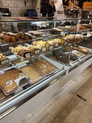 Fotografia tomada fuera de Panadería Santa Julia - Panadería en Getafe, Madrid