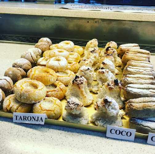 Fotografia tomada fuera de Forn de Pa Marí - Panadería en Gelida, Barcelona