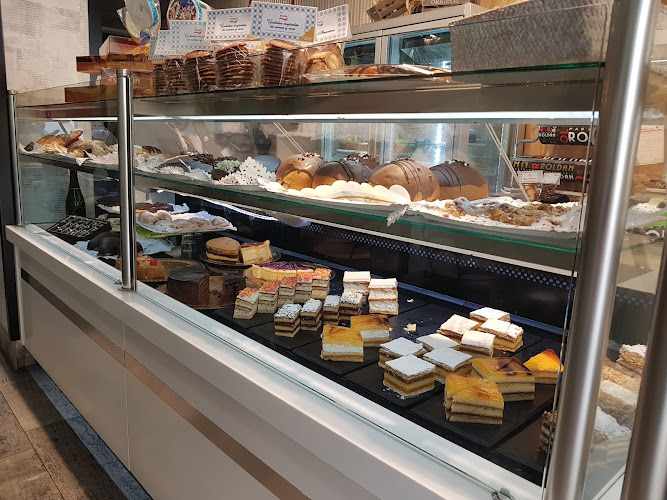 Fotografia tomada fuera de Pastelerías Roldán - Realejo - Pastelería en Córdoba, Córdoba