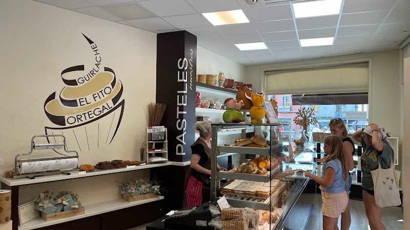 Fotografia tomada fuera de Confiteria El Fito - Pastelería en Llanes, Asturias