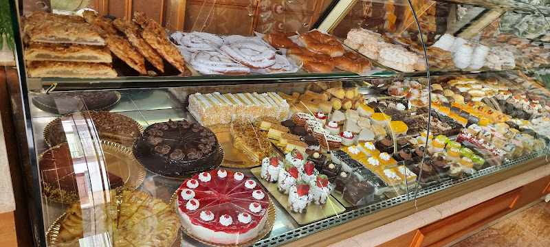 Fotografia tomada fuera de Confiteria Nevada - Pastelería en Carmona, Sevilla