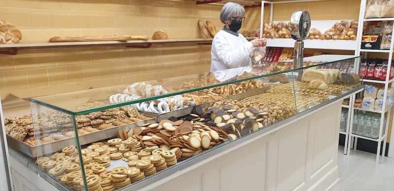 Fotografia tomada fuera de Forn de Pa Capsu - Panadería en Cardona, Barcelona