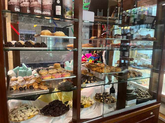 Fotografia tomada fuera de Rubio Pastissers S.L. - Pastelería en Cardona, Barcelona