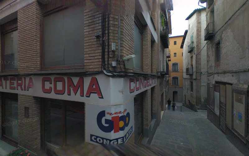 Fotografia tomada fuera de Cal XuXelandia - Pastelería en Cardona, Barcelona