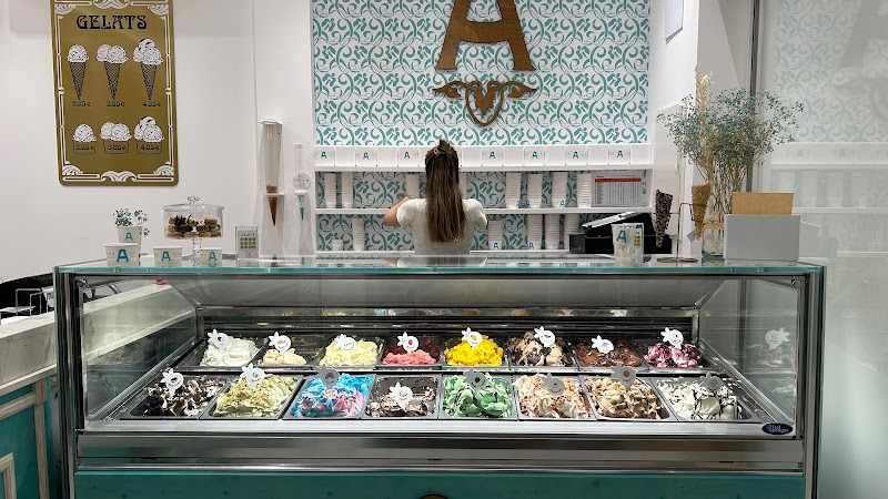 Fotografia tomada fuera de Albareda Gelateria Creperia - Heladería en Blanes, Girona
