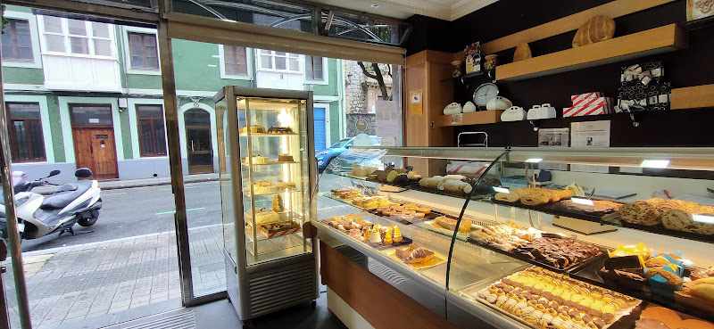 Fotografia tomada fuera de Gure Ogia Ogitegia - Panadería en Bilbao, Vizcaya