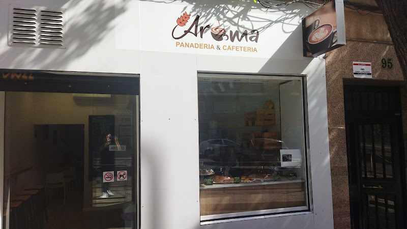 Fotografia tomada fuera de aroma panadería y cafetería - Panadería en Madrid, Madrid