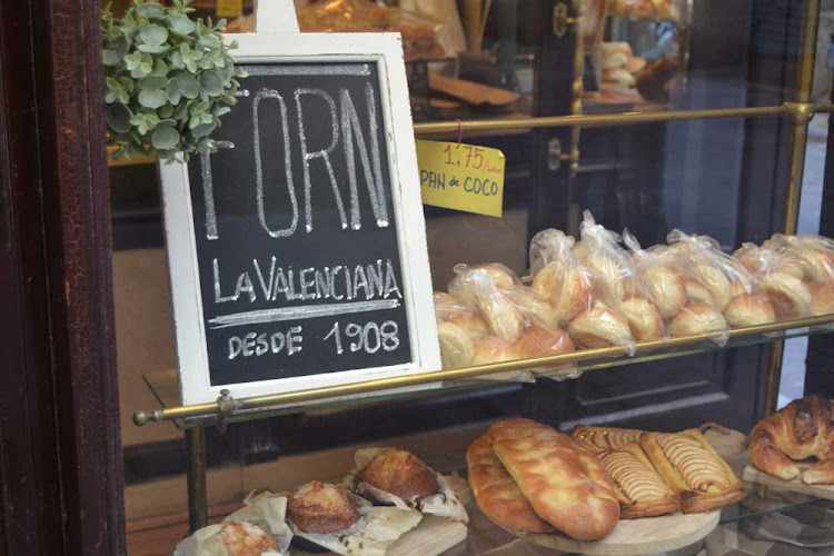 Fotografia tomada fuera de Forn La Valenciana - Panadería en Barcelona, Barcelona