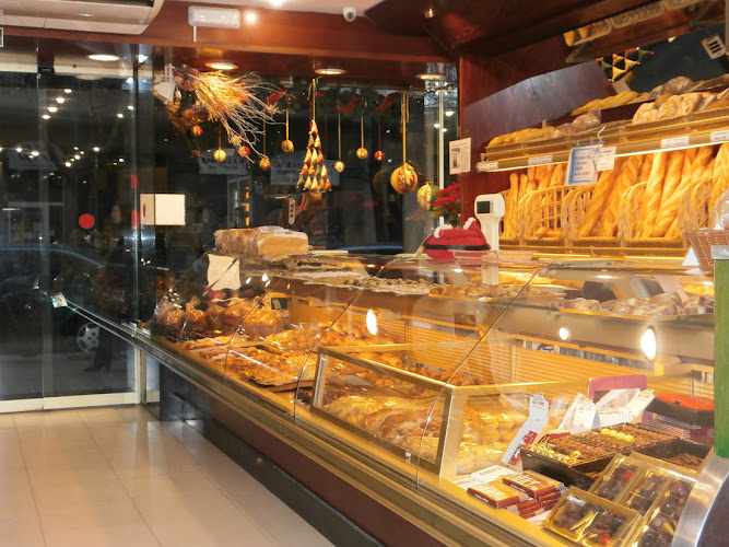 Fotografia tomada fuera de Horno Pastelería Tarragó - Forn de pa en Barcelona, Barcelona