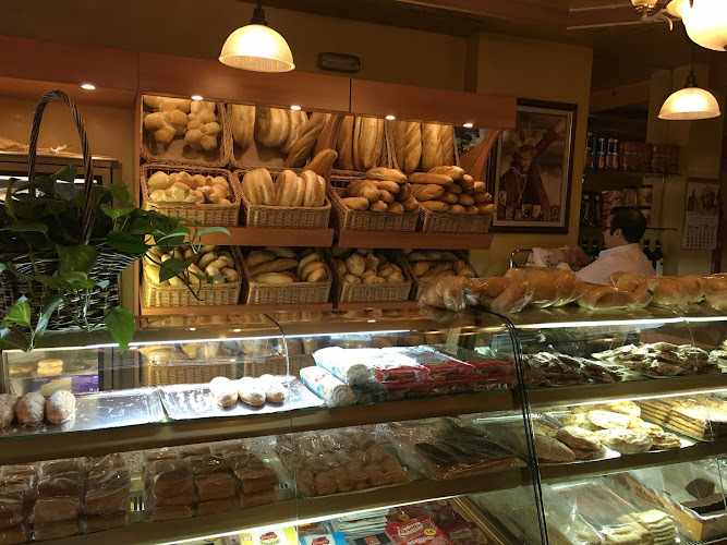 Fotografia tomada fuera de Panadería Croissanteria San Francisco - Panadería en Puente Genil, Córdoba