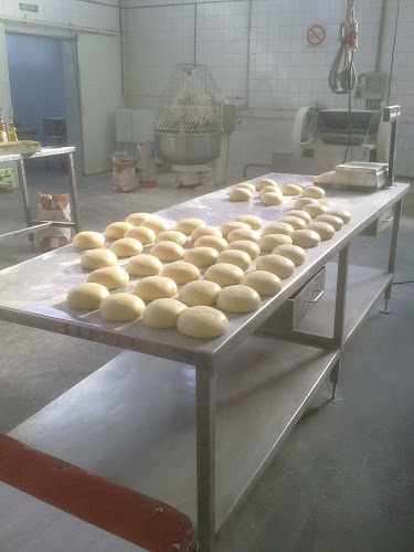 Fotografia tomada fuera de Panadería Hermanos Jiménez S A L - Panadería en Puente Genil, Córdoba