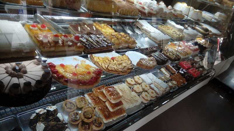 Fotografia tomada fuera de Confitería Miragenil - Pastelería en Puente Genil, Córdoba