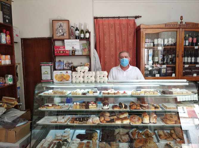 Fotografia tomada fuera de Pasteleria Jose Sánchez - Pastelería en Puente Genil, Córdoba