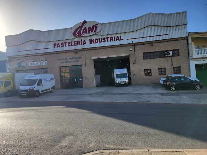 Fotografia tomada fuera de Comercial De Pastelería Ruiz Carmona S L - Pastelería en Puente Genil, Córdoba