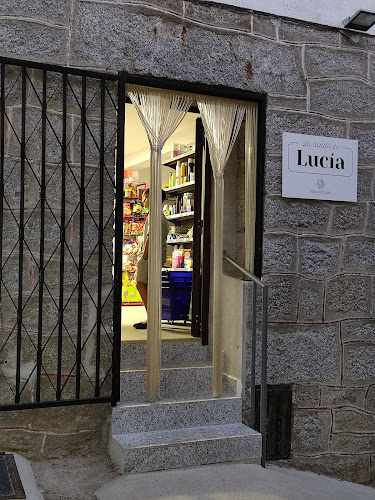 Fotografia tomada fuera de La tienda de Lucía - Tienda de alimentación en Navatalgordo, Ávila