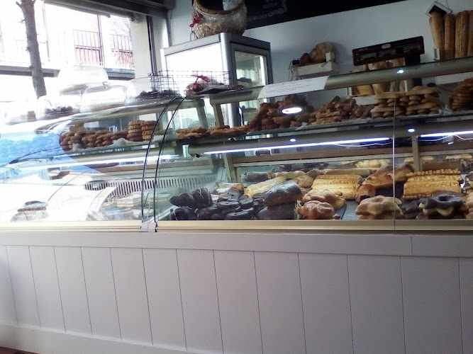 Fotografia tomada fuera de Panadería Pastelería José Luis - Pastelería en Navalcarnero, Madrid