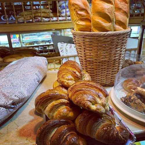 Fotografia tomada fuera de Panadería Pastelería Casa Capote - Panadería en Navalcarnero, Madrid