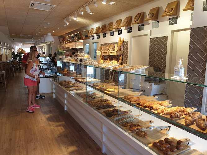 Fotografia tomada fuera de La Manon - Panadería en Navalcarnero, Madrid