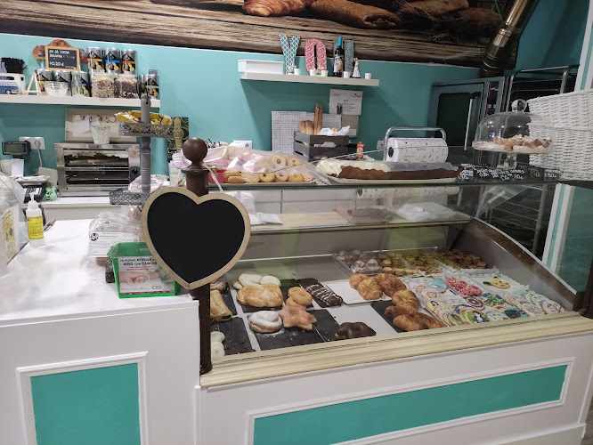 Fotografia tomada fuera de Pastelería Nicoleta - Pastelería en Navalcarnero, Madrid