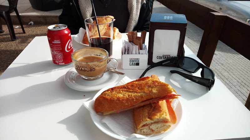 Fotografia tomada fuera de Cafetería Moai - bares en Miami Platja, Tarragona