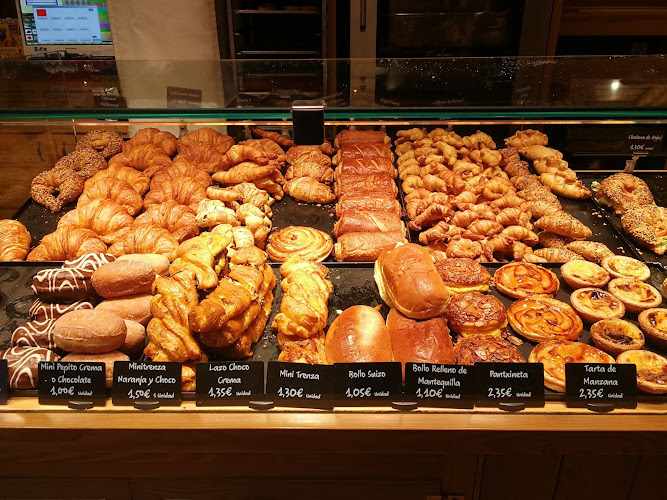 Fotografia tomada fuera de Panadería Bertiz - cafeterías en Burgos, Burgos
